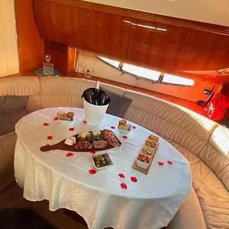Experience Luxueuse Sur Un Yacht * מוגויו