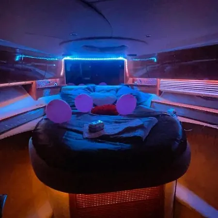 Experience Luxueuse Sur Un Yacht ספינת מלון