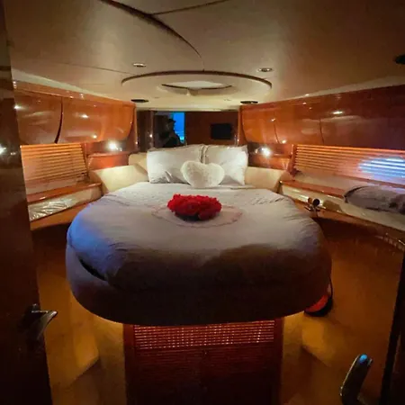 Botel Experience Luxueuse Sur Un Yacht