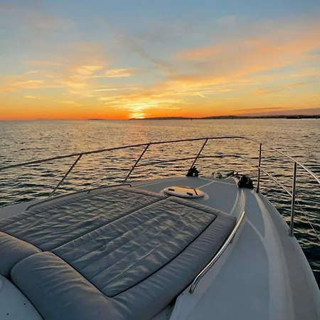 Botel Experience Luxueuse Sur Un Yacht